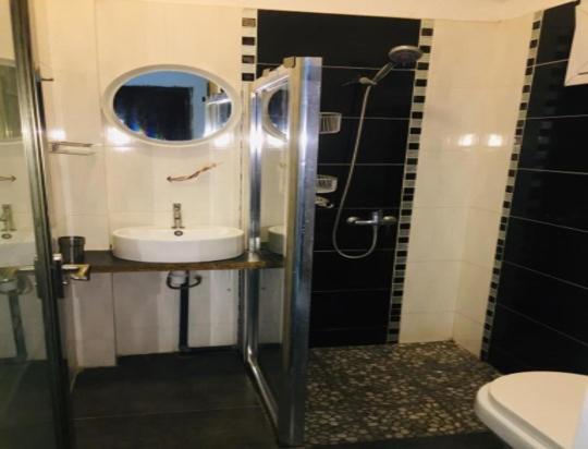 Saly - Villa Kage 6 Chambres -Clim-Wifi-Eau Chaude-Billard-Babyfoot-Ping Pong-Canal - Electricite Non Comprise Esterno foto