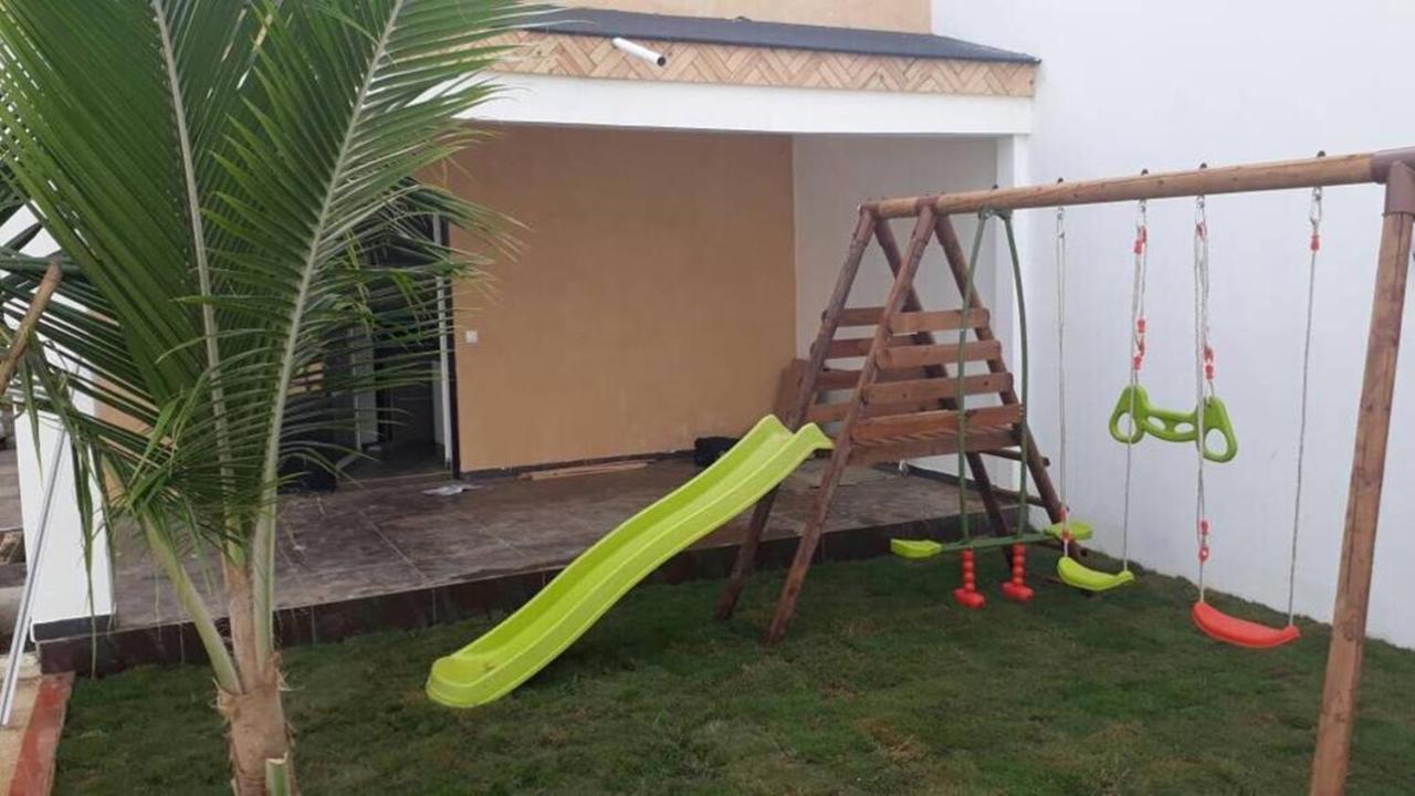 Saly - Villa Kage 6 Chambres -Clim-Wifi-Eau Chaude-Billard-Babyfoot-Ping Pong-Canal - Electricite Non Comprise Esterno foto